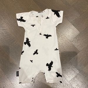 Moi organic cotton onesie. Size 6-12 months